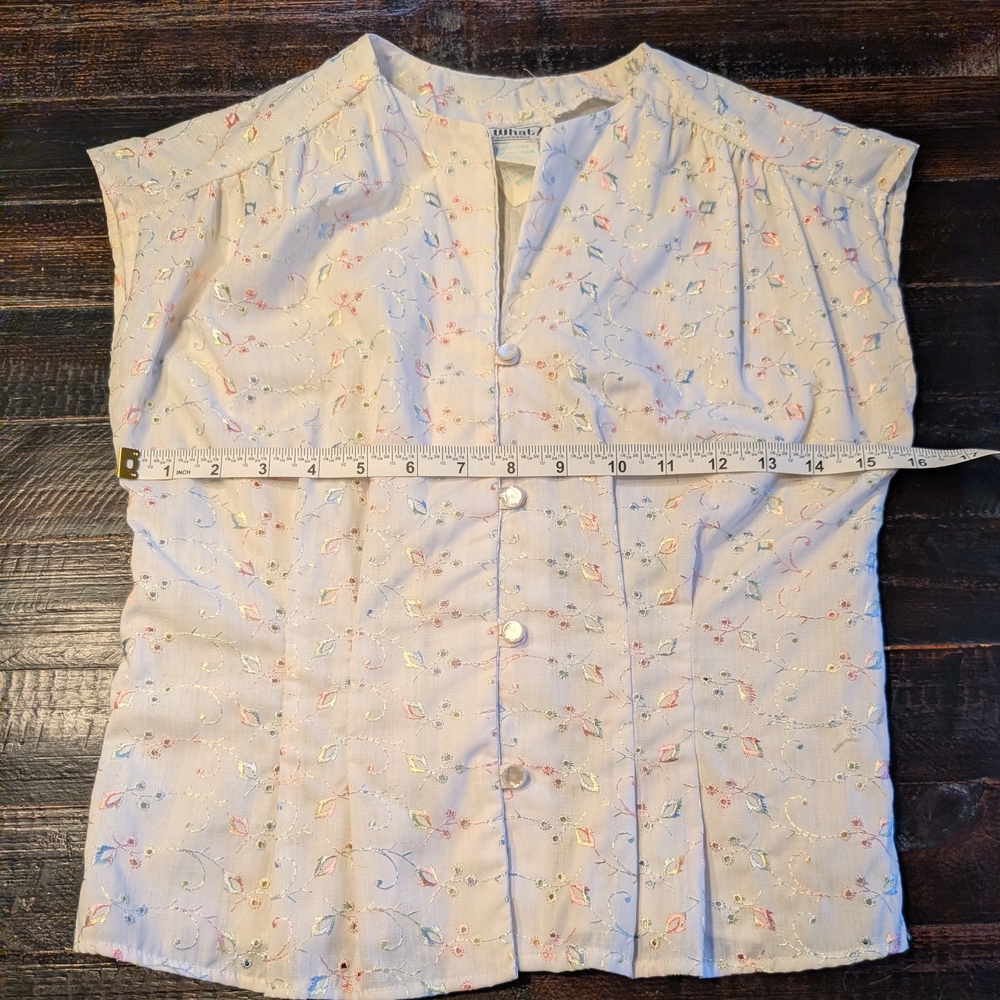 Women's Floral Button-Up Top - Picture 6 of 8
